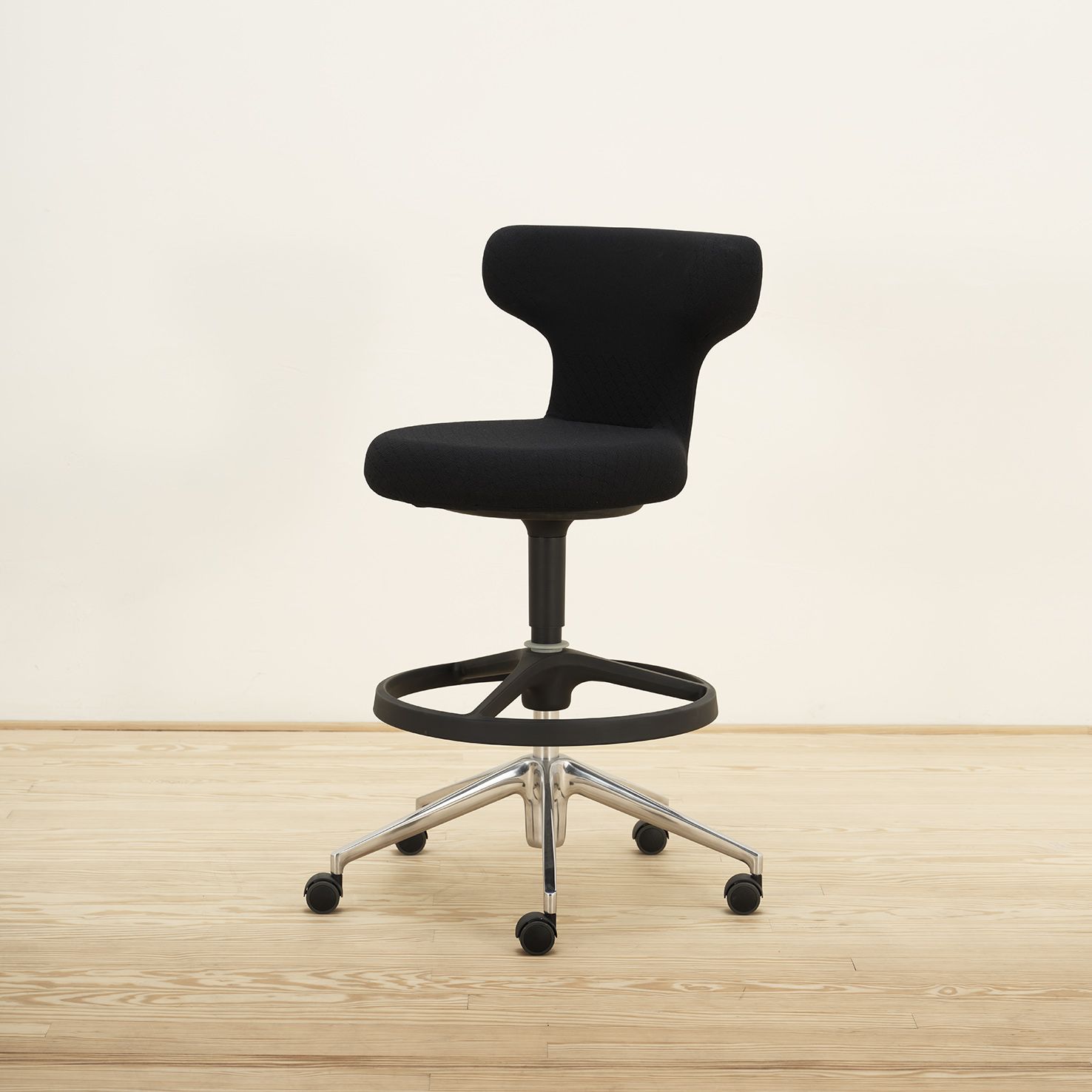 Taburete Pivot High Stool Negro – Vitra
