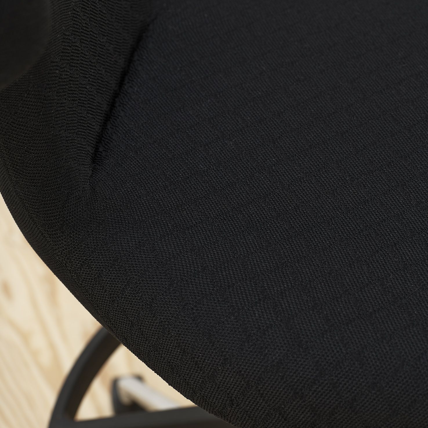 171_Naharro Taburete Pivot High Stool Negro – Vitra