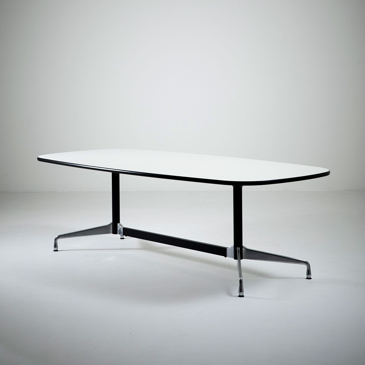 Mesa Eames Segmented Table 240 – Vitra Mesa Eames Segmented Table 240 – Vitra