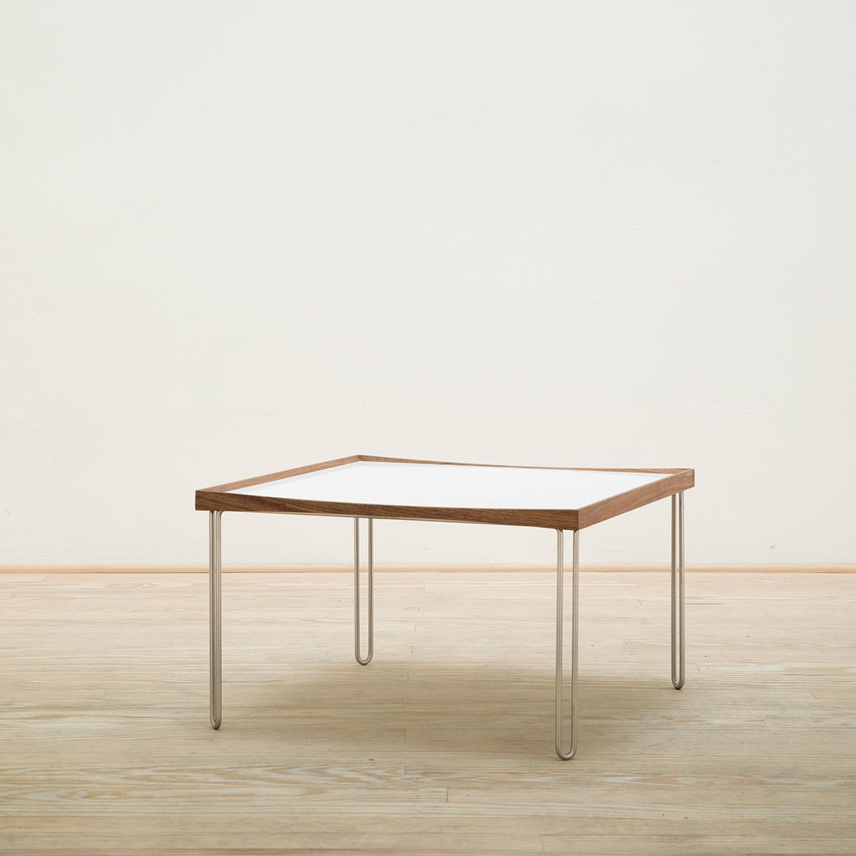 Mesa auxiliar Tray Table Laminada – OneCollection