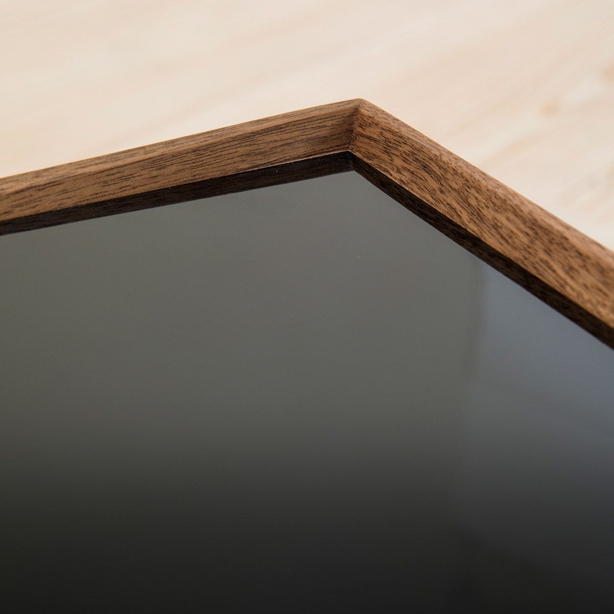 Mesa auxiliar Tray Table Laminada – OneCollection