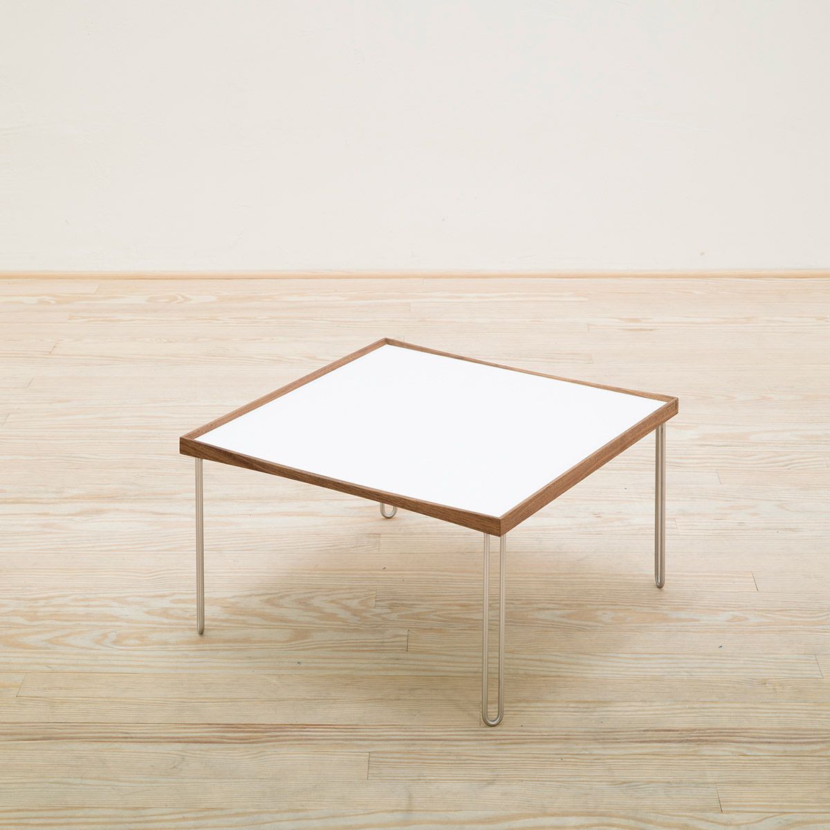 Mesa auxiliar Tray Table Laminada – OneCollection