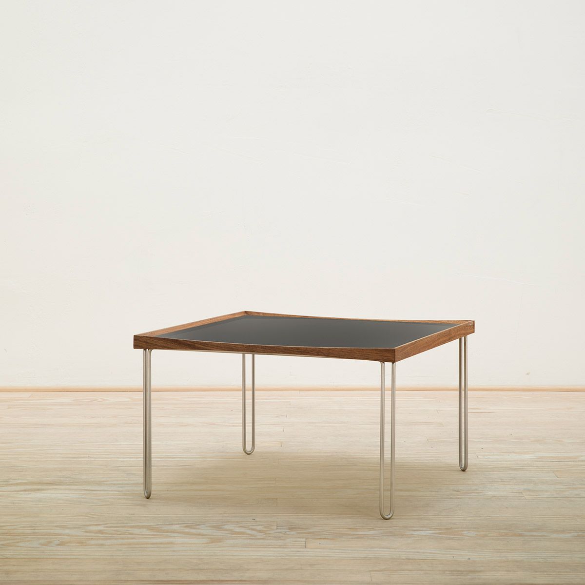 Mesa auxiliar Tray Table Laminada – OneCollection