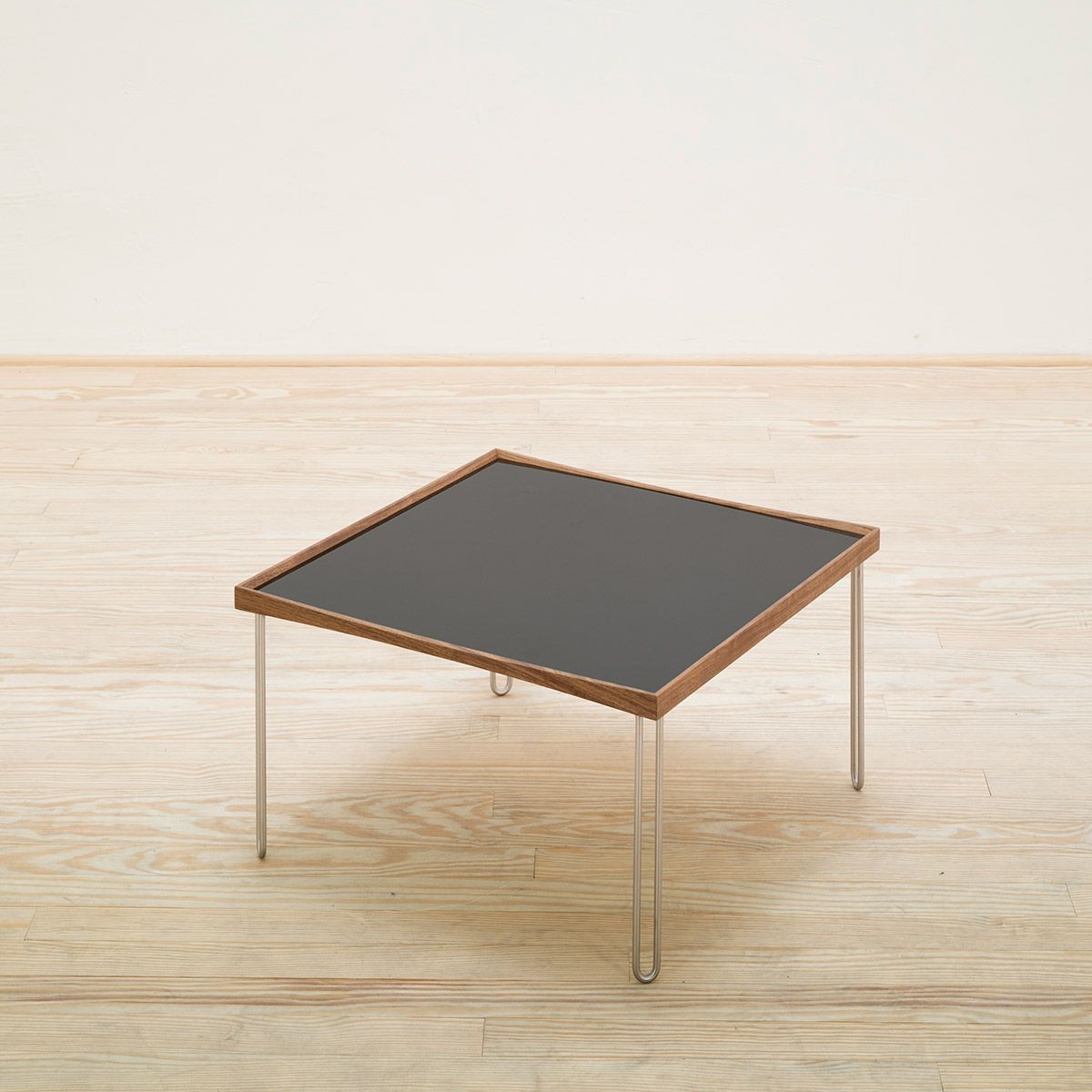 Mesa auxiliar Tray Table Laminada – OneCollection