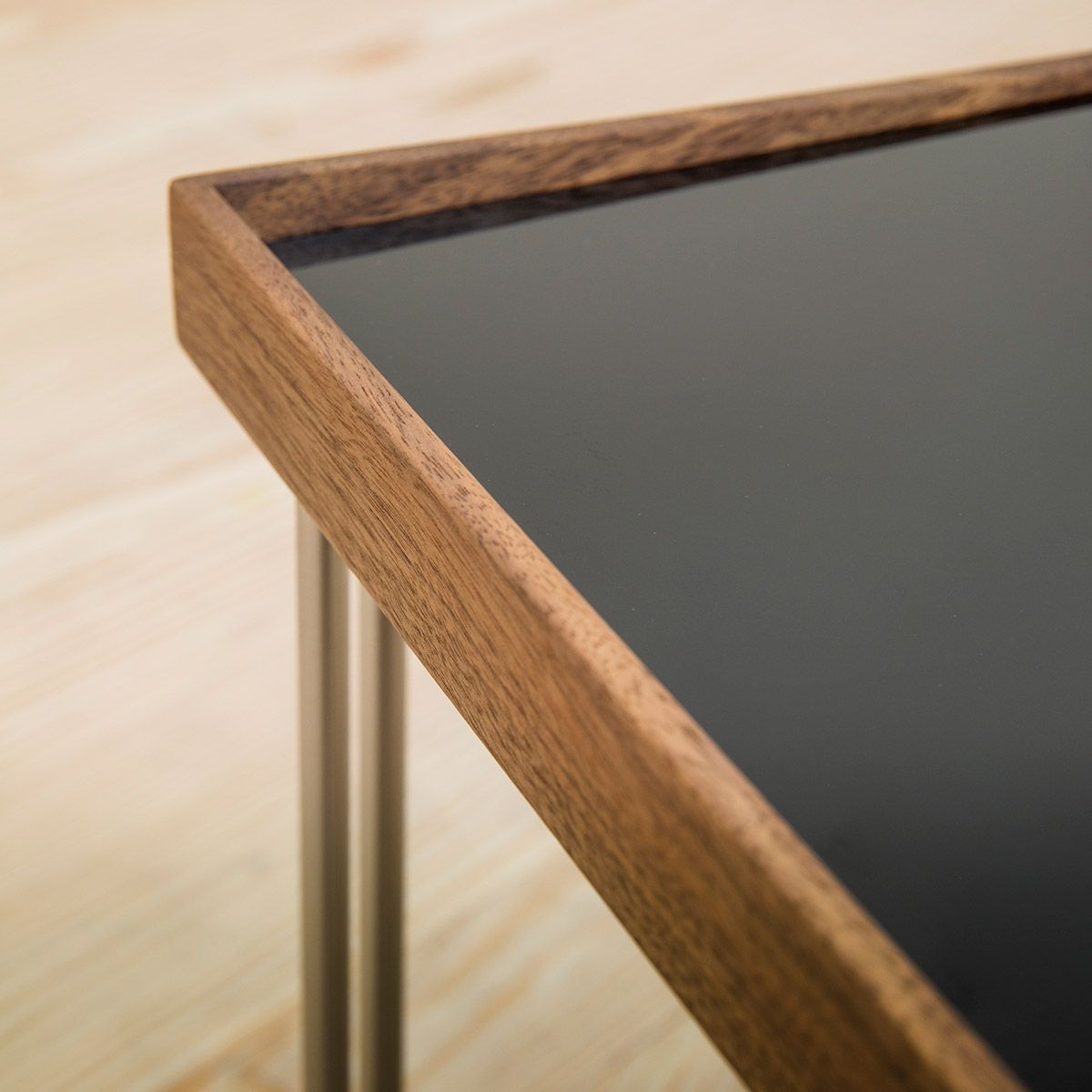 Mesa auxiliar Tray Table Laminada – OneCollection