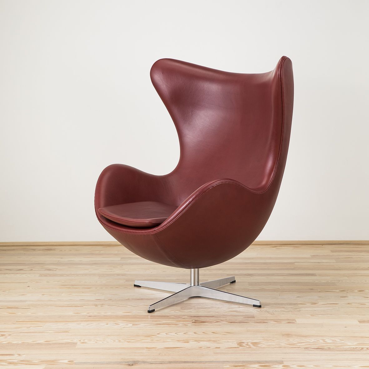 Butaca Huevo diseñada por Arne Jacobsen - Fritz Hansen Butaca Egg Indian Red - Fritz Hansen