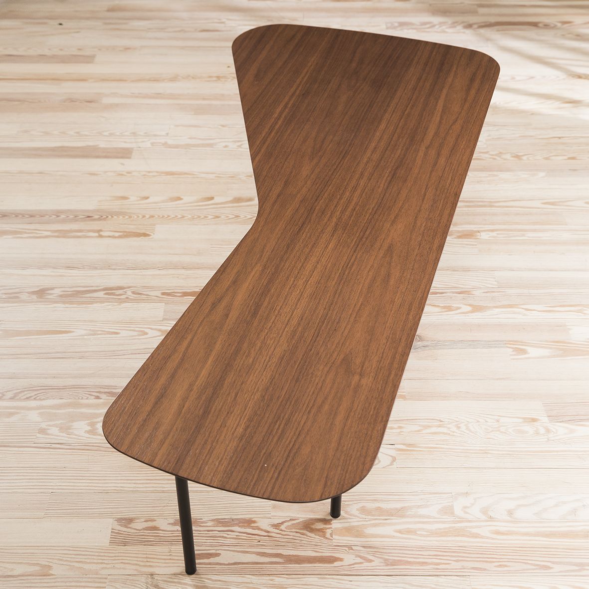 Mesa Coffee Table diseñada por Alexander Girard y editada por Knoll