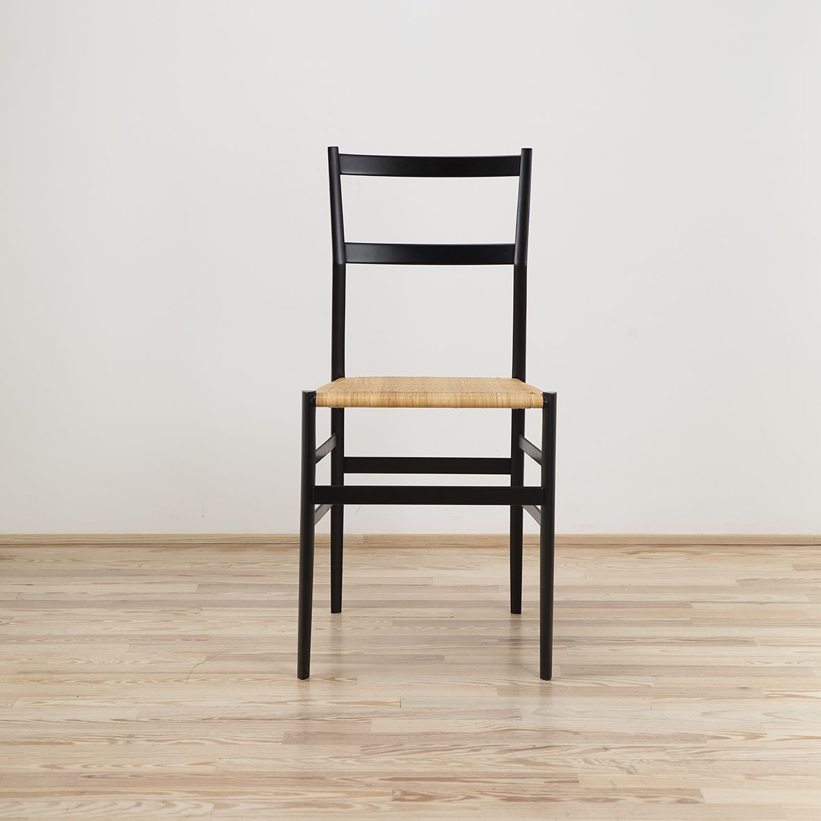 Silla 699 Superleggera diseñada por Gio Ponti - Cassina Silla 699 Superleggera - Cassina