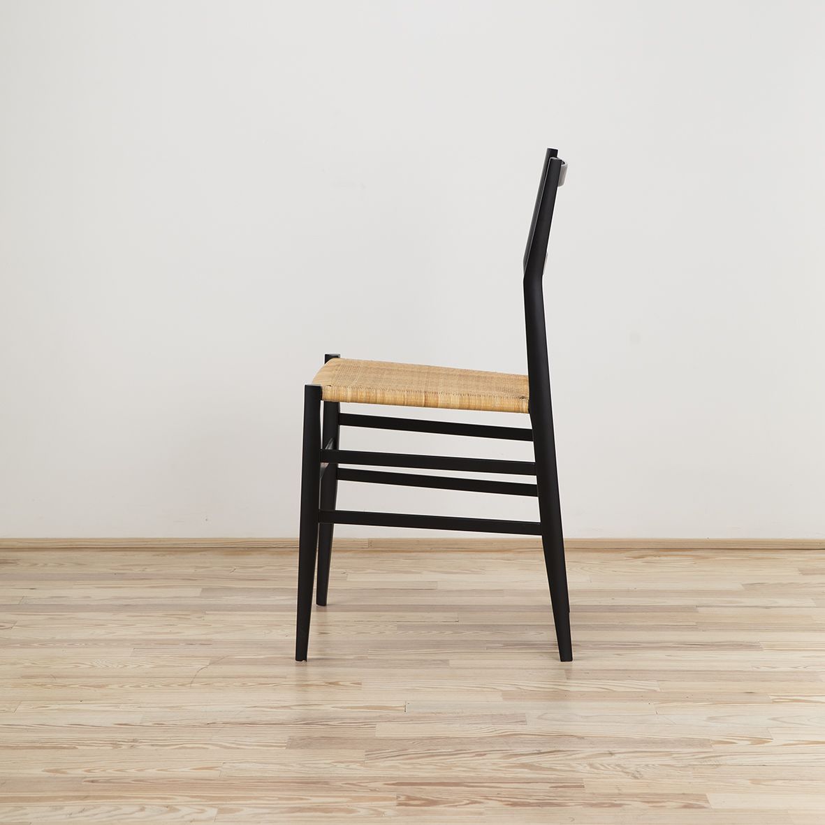 Silla 699 Superleggera diseñada por Gio Ponti - Cassina Silla 699 Superleggera diseñada por Gio Ponti y editada por Cassina