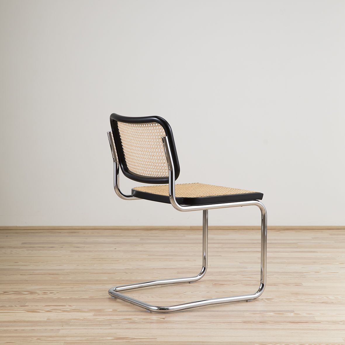 Silla Cesca diseñada por Marcel Breuer y editada por knoll