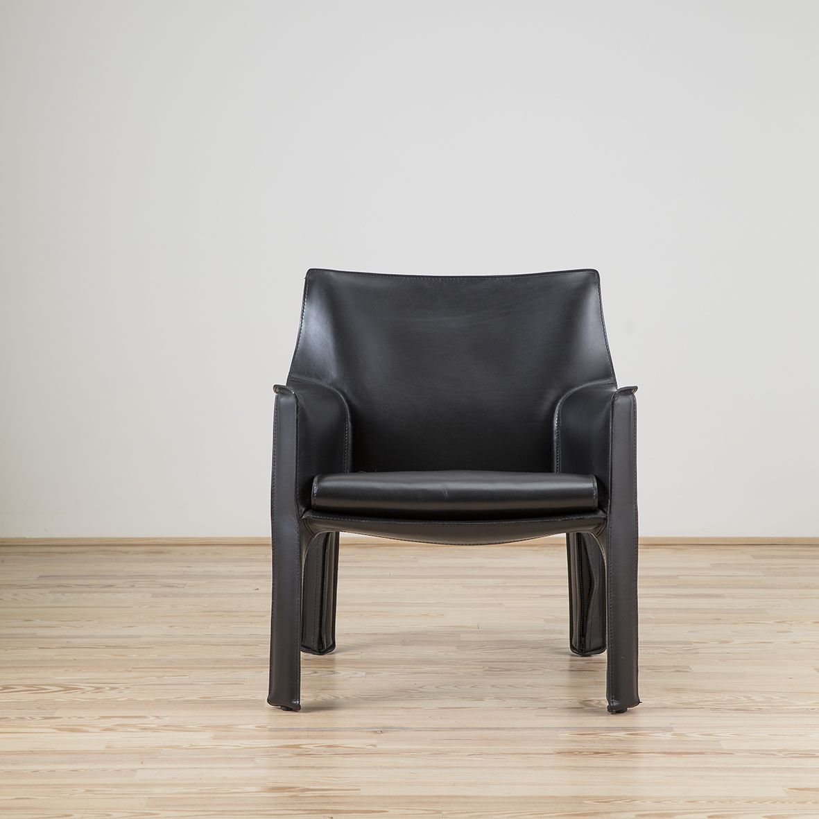 Sillón 414 Cab diseñado por Mario Bellini - Cassina Sillón 414 Cab diseñado por Mario Bellini y editado por Cassina