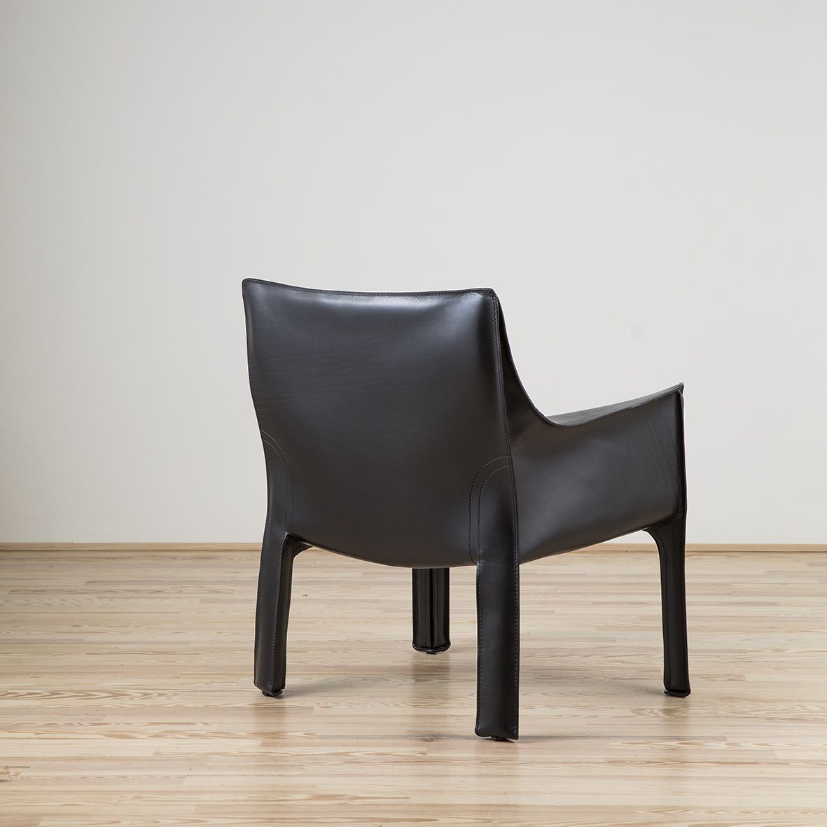 Sillón 414 Cab diseñado por Mario Bellini - Cassina Sillón 414 Cab diseñado por Mario Bellini y editado por Cassina