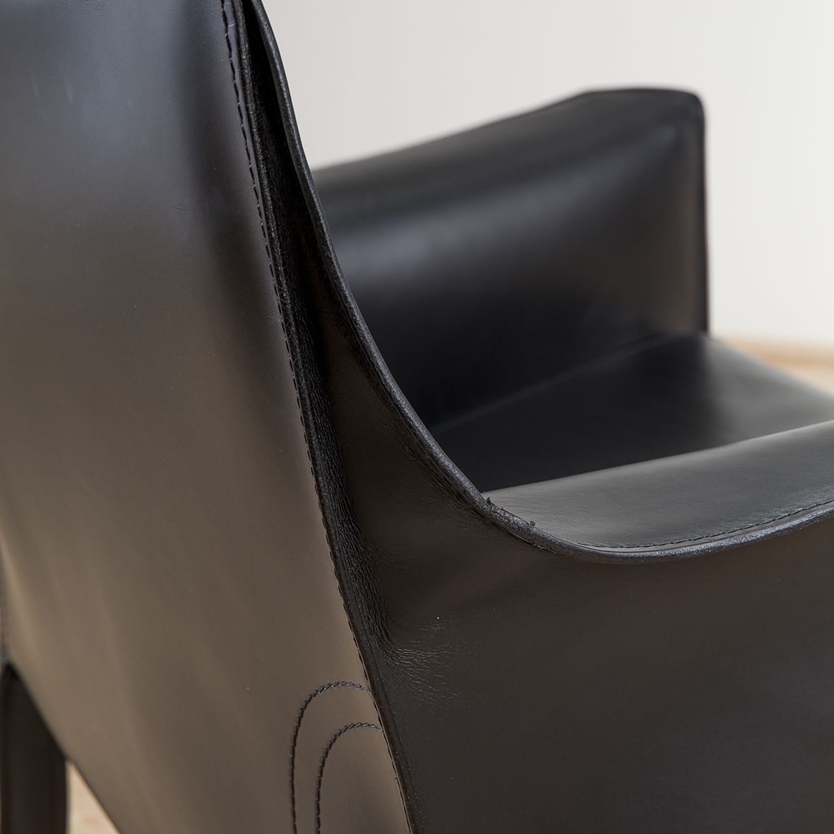 Sillón 414 Cab diseñado por Mario Bellini - Cassina Sillón 414 Cab diseñado por Mario Bellini y editado por Cassina