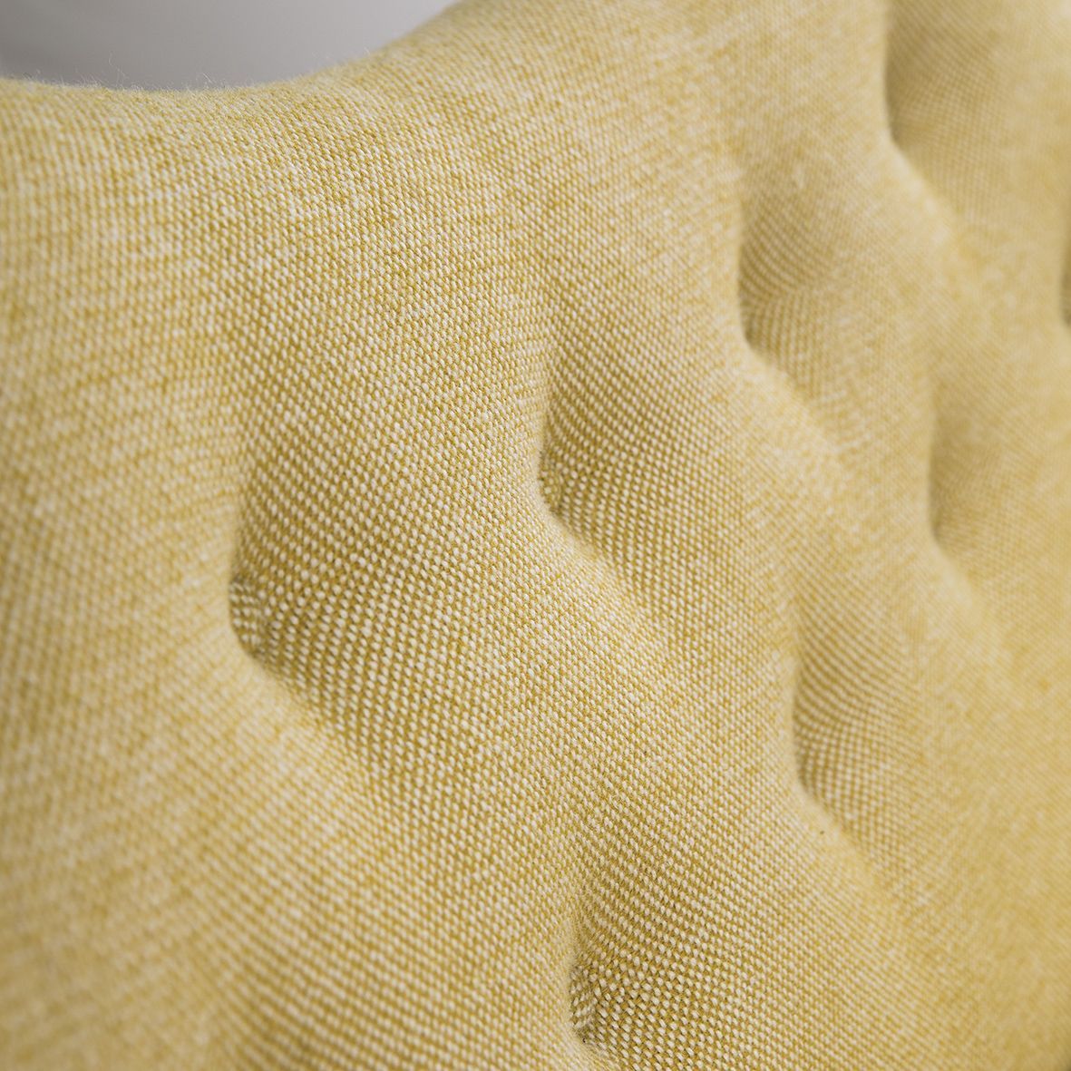 Sofá 46 diseñado por Finn Juhl y editado por OneCollection