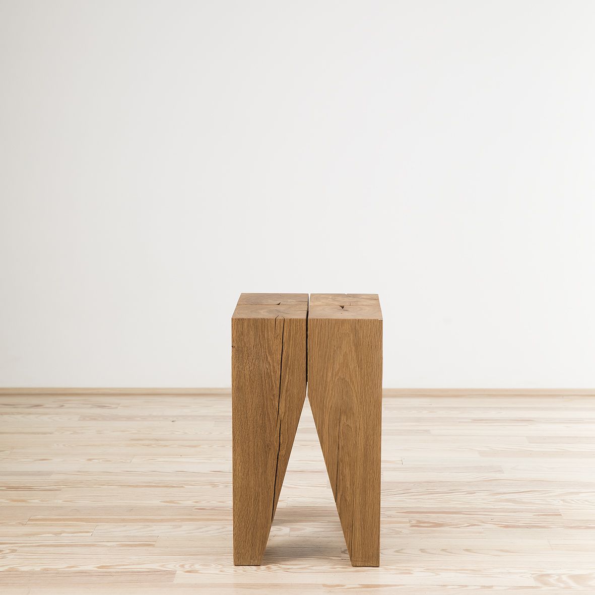 Taburete ST04 Backenzahn diseñado por Philipp Mainzer y editado por E15