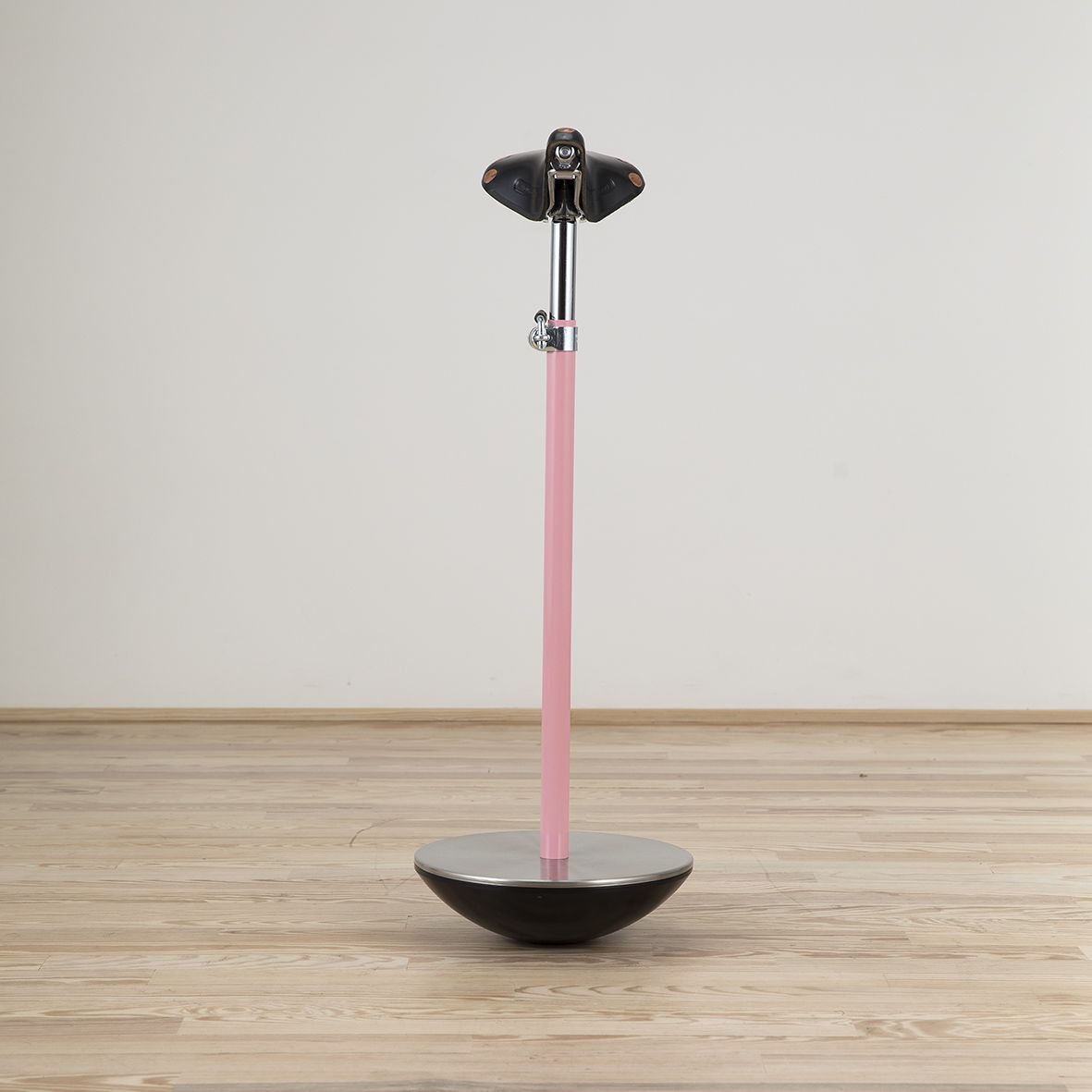 Taburete Sella diseñado por Achille Castiglioni y editado por Zanotta