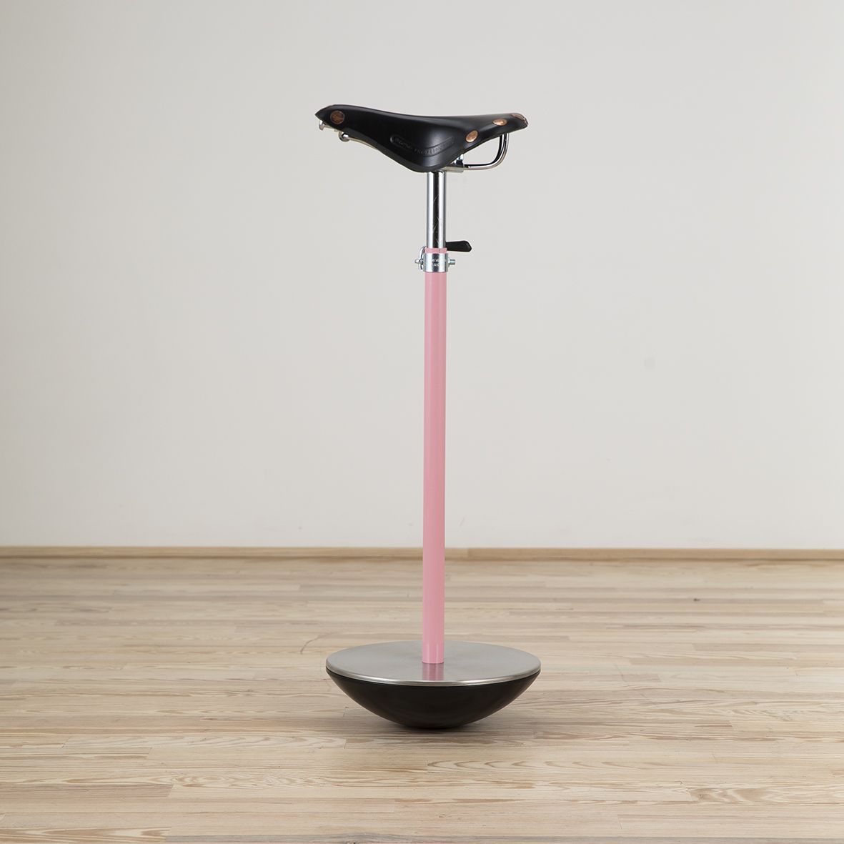 Taburete Sella diseñado por Achille Castiglioni y editado por Zanotta