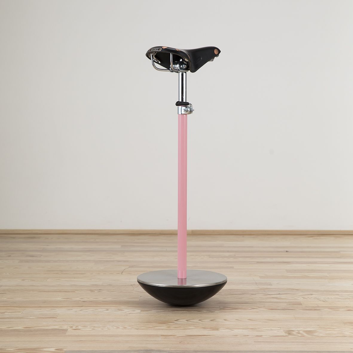 Taburete Sella diseñado por Achille Castiglioni y editado por Zanotta