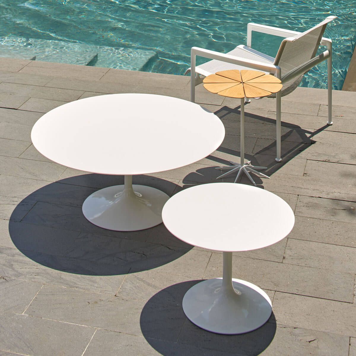Mesa Tulip Saarinen Coffee Exterior - Knoll