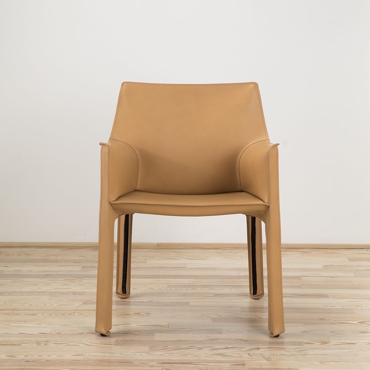 Silla 413 Cab diseñada por Mario Bellini - Cassina Silla 413 Cab diseñada por Mario Bellini y editada por Cassina