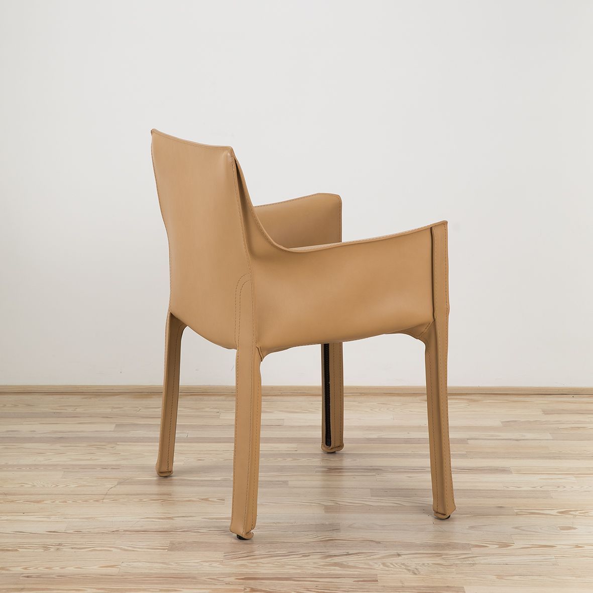 Silla 413 Cab diseñada por Mario Bellini - Cassina Silla 413 Cab diseñada por Mario Bellini y editada por Cassina