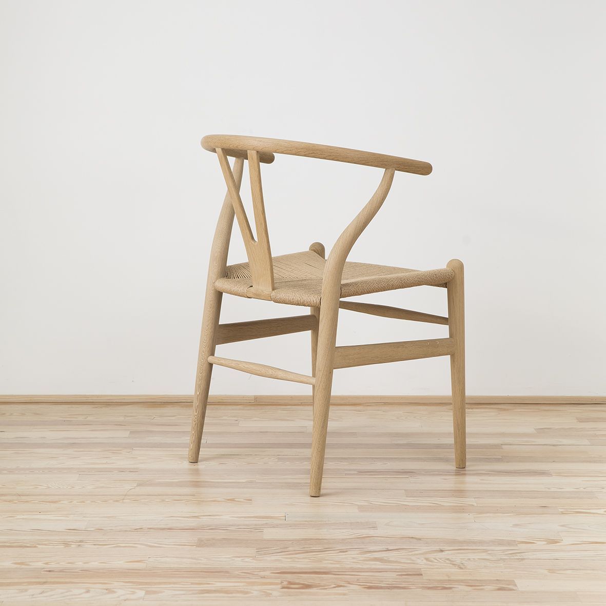 Silla CH24 diseñada por Hans J. Wegner - Carl Hansen Silla CH24 diseñada por Hans J. Wegner y editada por Carl Hansen