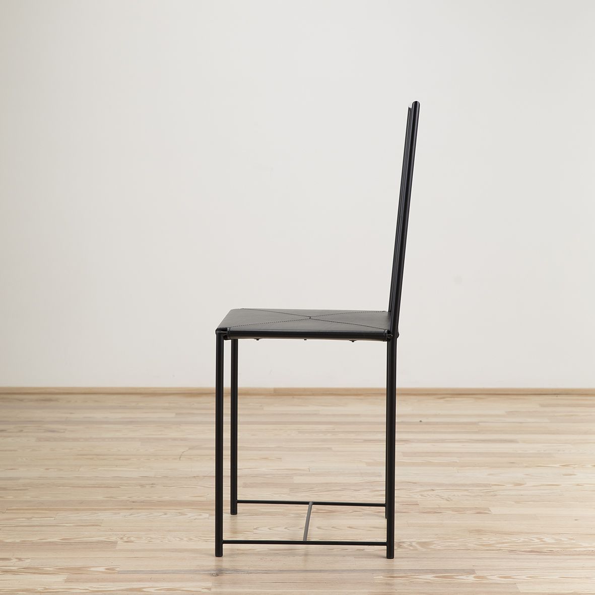 Silla Moka diseñada por Asnago & Vender y editada por Flexform