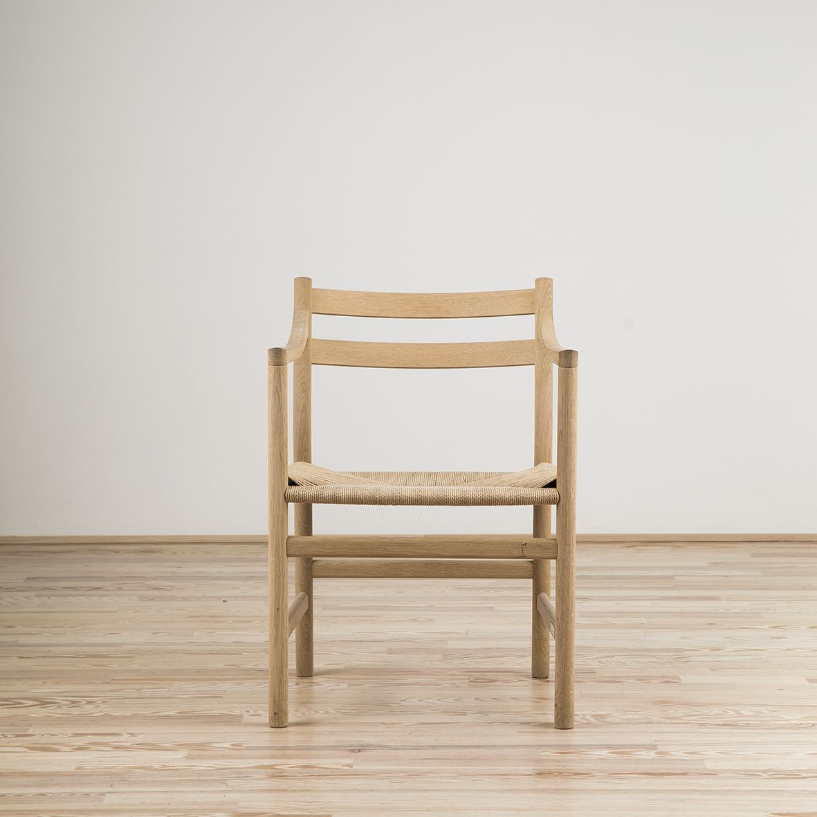 Sillón CH46 diseñado por Hans J. Wegner y editado por Carl_Hansen