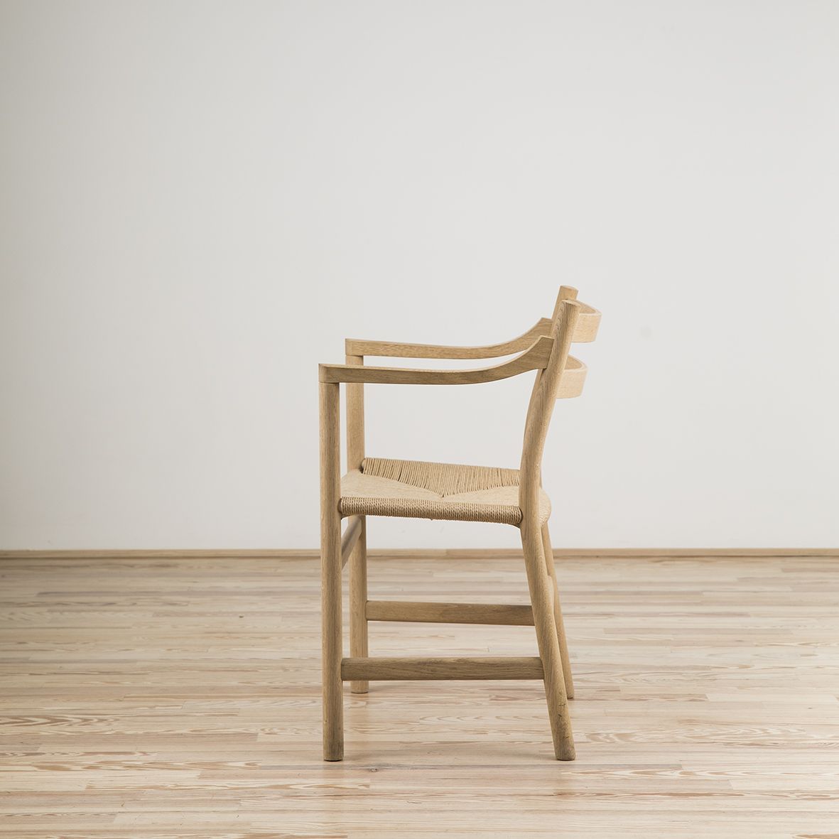 Sillón CH46 diseñado por Hans J. Wegner y editado por Carl_Hansen