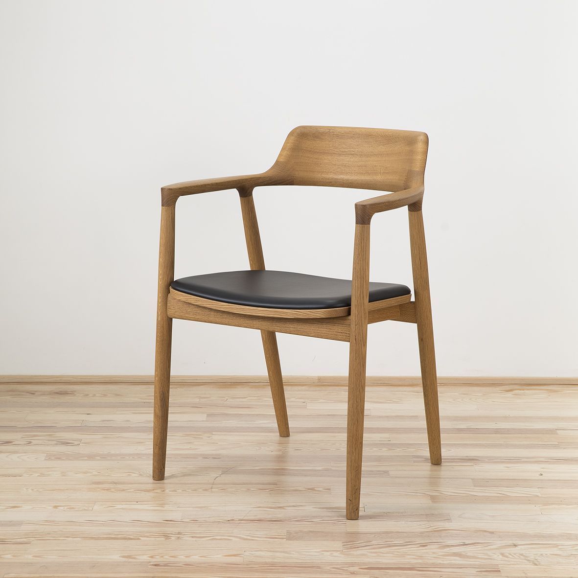 Sillón Hiroshima diseñado por Naoto Fukasawa - Maruni Sillón Hiroshima Stock - Maruni
