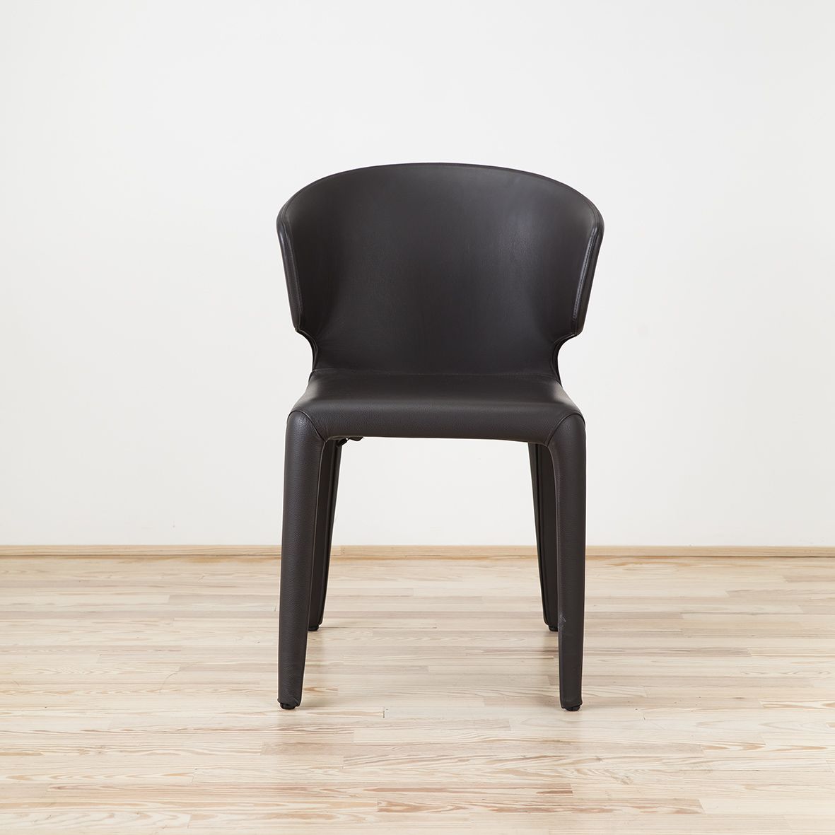 Sillón Hola diseñado por Hannes Wettstein y editado por Cassina