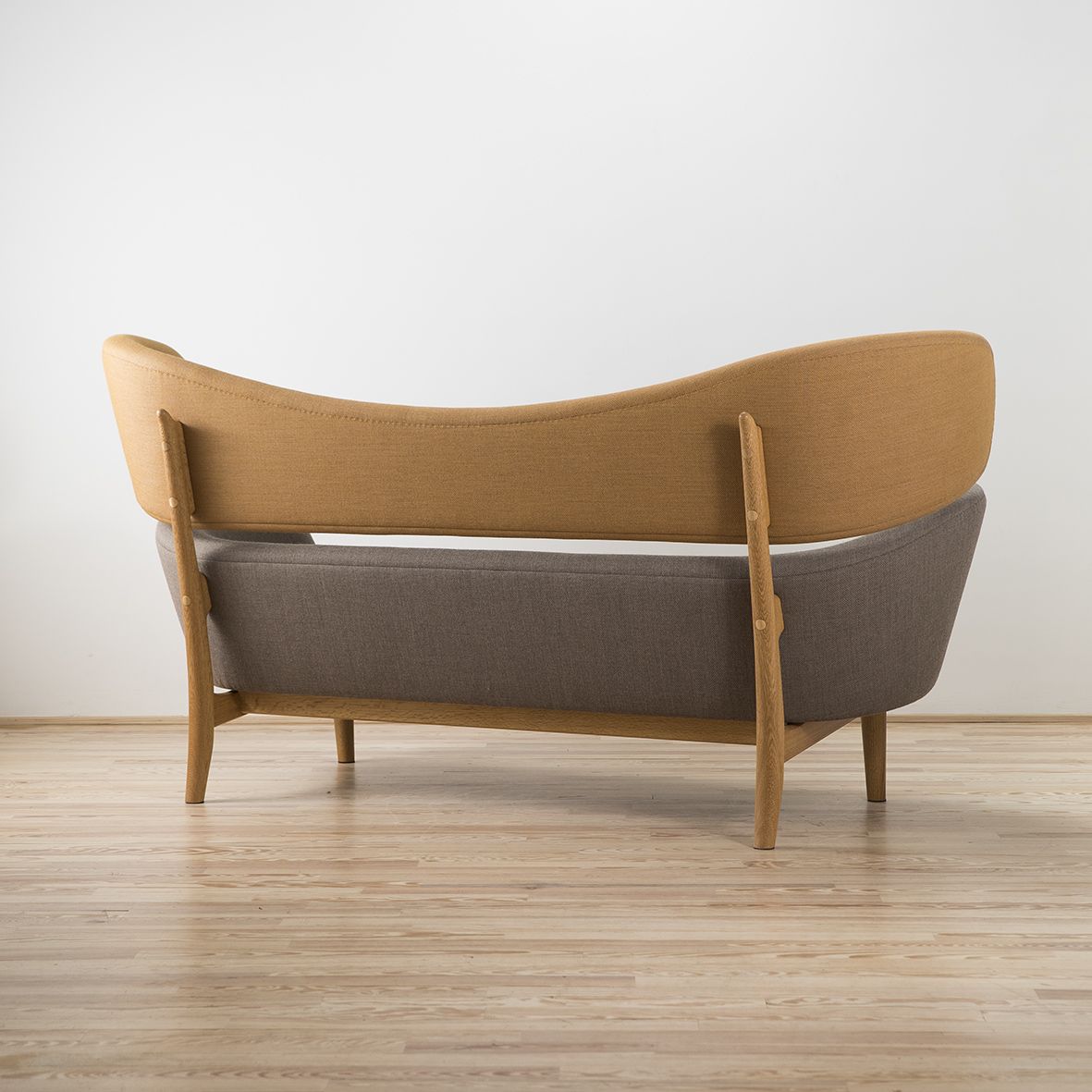 Sofá Baker diseñado por Finn Juhl - OneCollection Sofá Baker diseñado por Finn Juhl y editado por OneCollection
