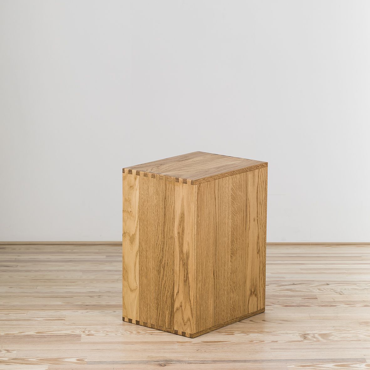 Taburete LC14 Maison diseñado por Le Corbusier y editado por Cassina