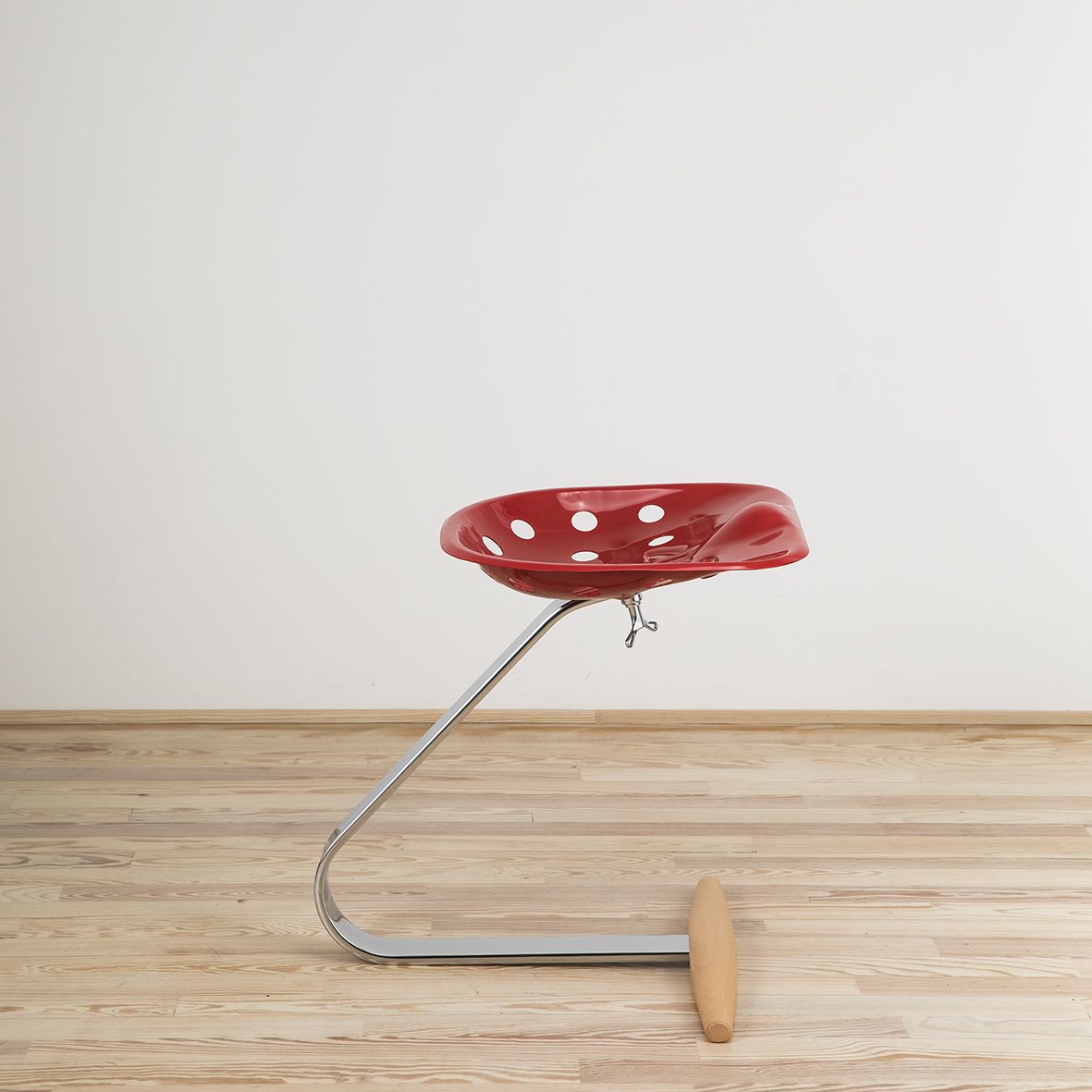 Taburete Mezzadro diseñado por Achille Castiglioni editada por Zanotta
