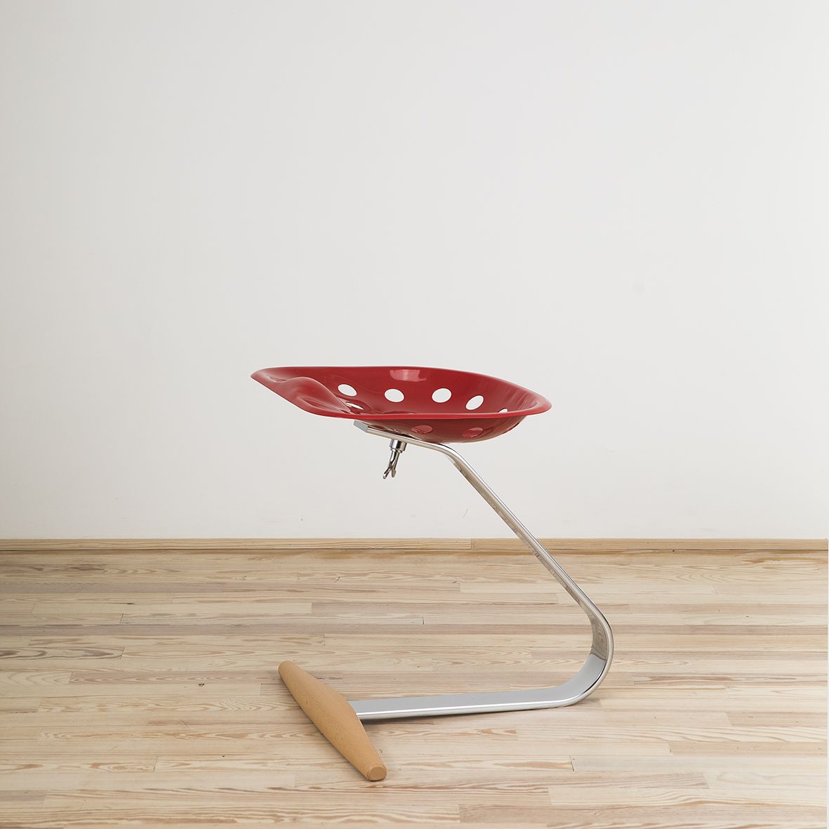 Taburete Mezzadro diseñado por Achille Castiglioni editada por Zanotta