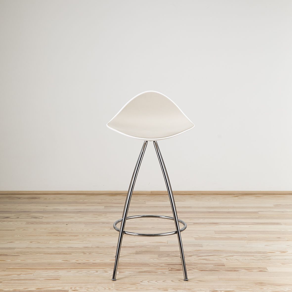 Taburete Onda diseñado por Jesús Gasca - Stua Taburete Onda diseñado por Jesús Gasca y editado por Stua