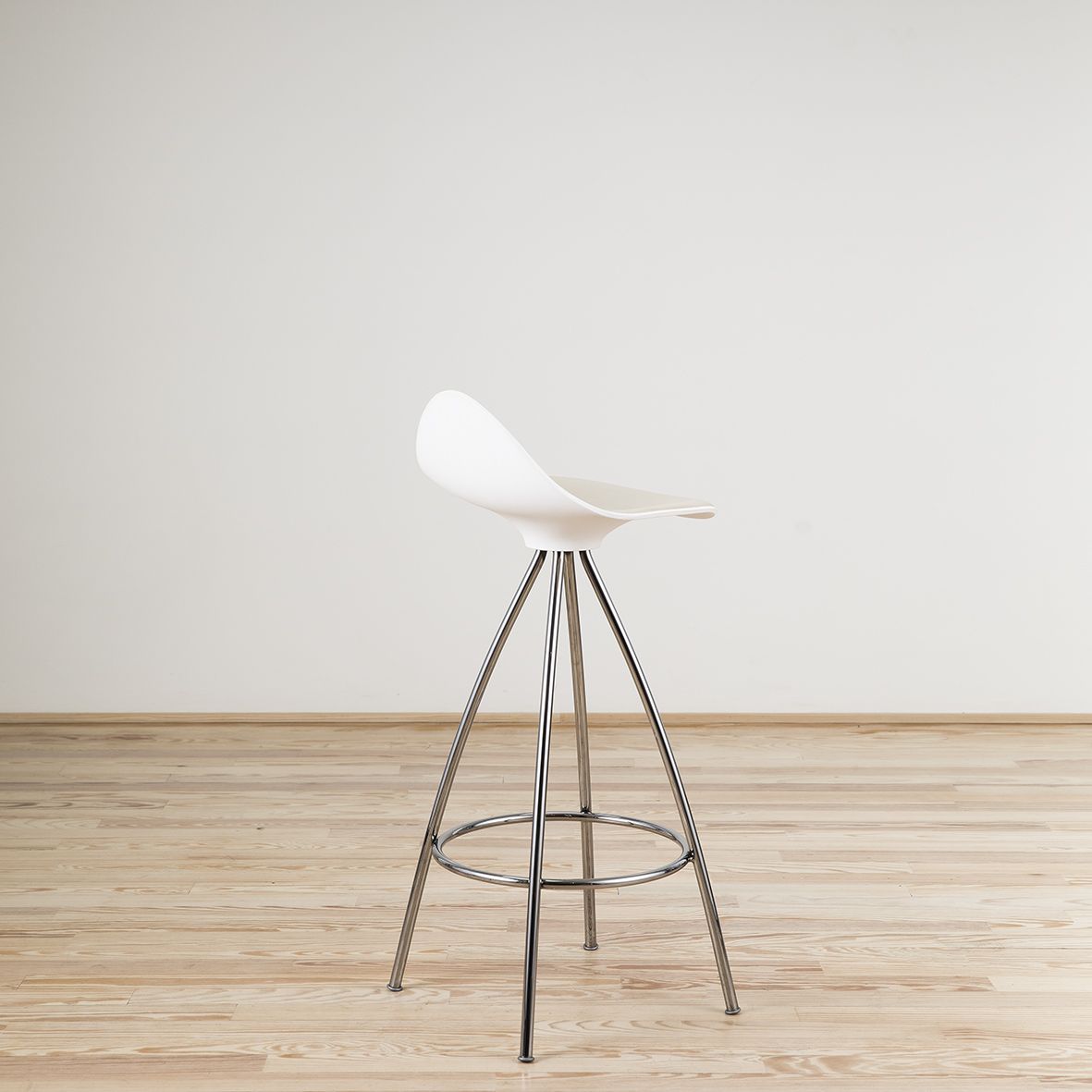 Taburete Onda diseñado por Jesús Gasca - Stua Taburete Onda diseñado por Jesús Gasca y editado por Stua