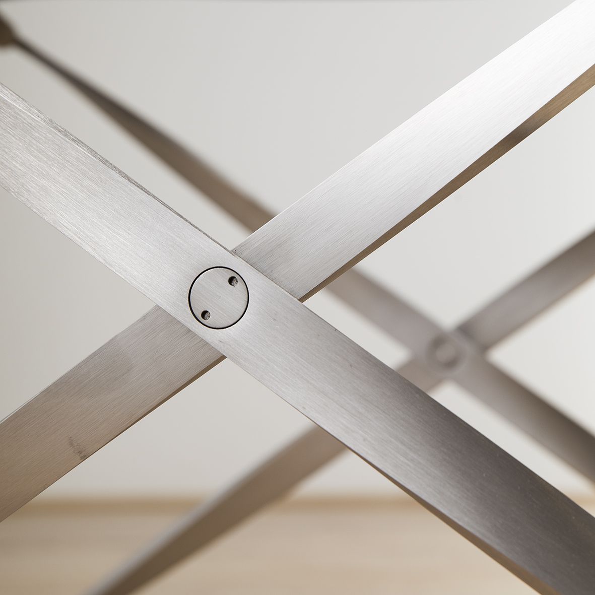 Taburete PK91 diseñado por Poul Kjaerholm y editado por Fritz Hansen