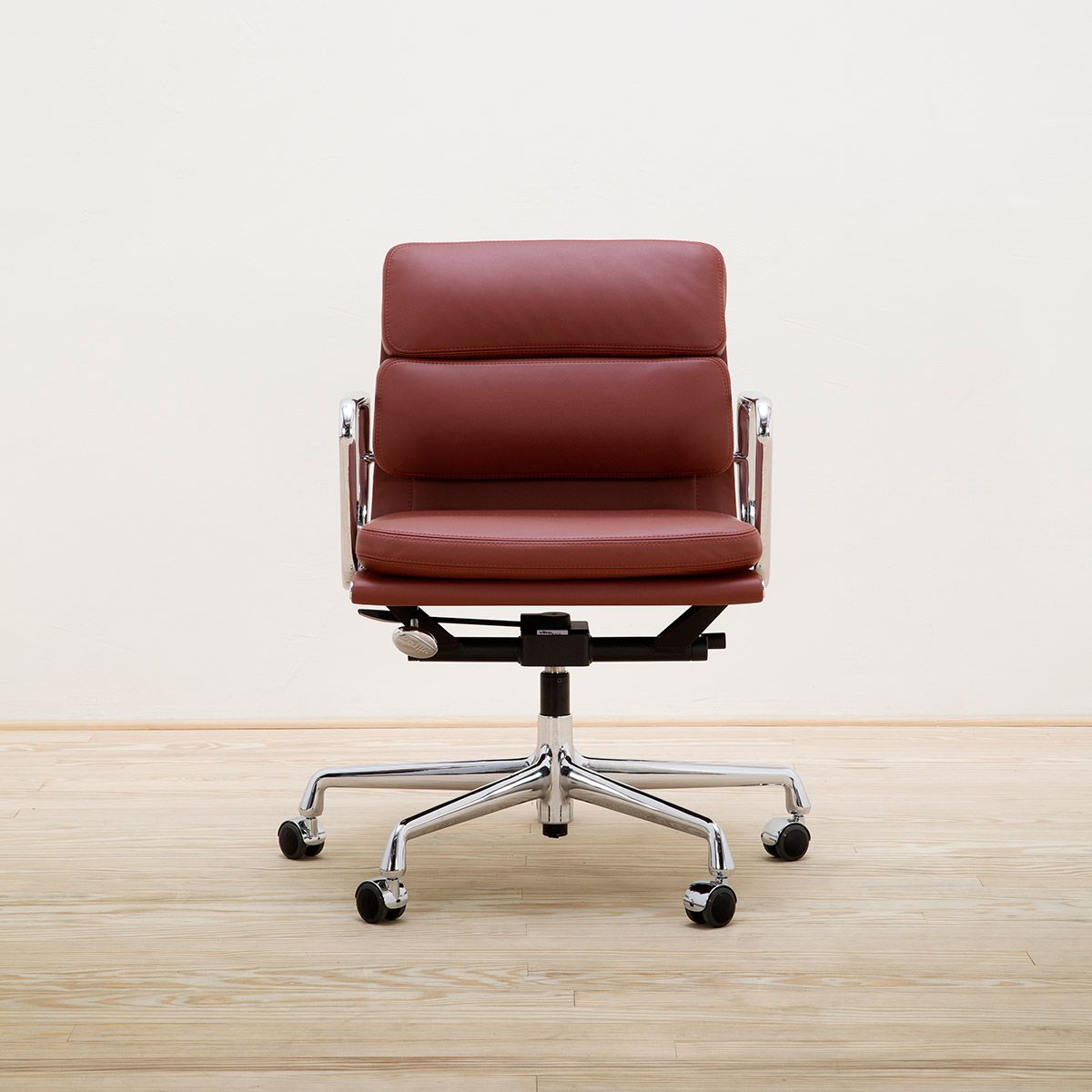 Sillón Soft Pad EA 217 Brandy - Vitra