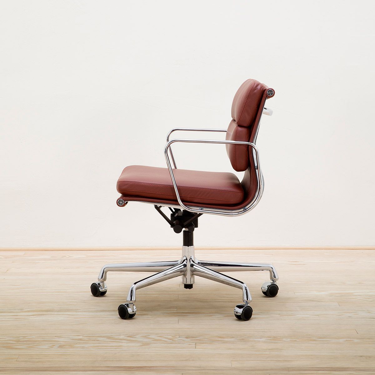 Sillón Soft Pad EA 217 Brandy - Vitra