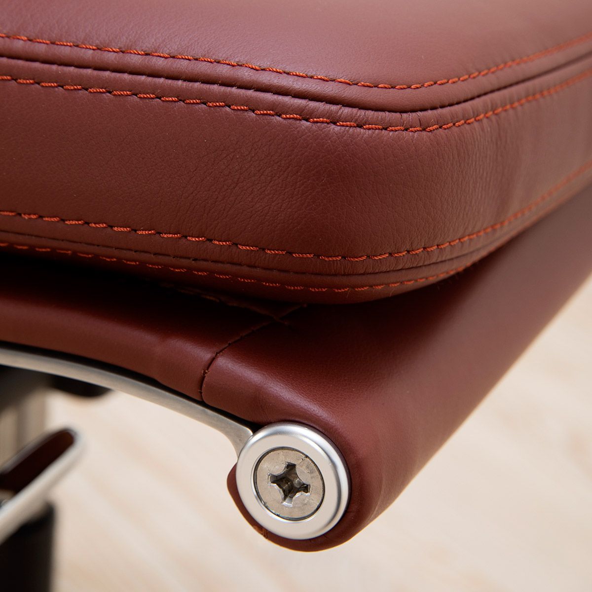 Sillón Soft Pad EA 219 Brandy - Vitra Sillón Soft Pad EA 219 Brandy - Vitra