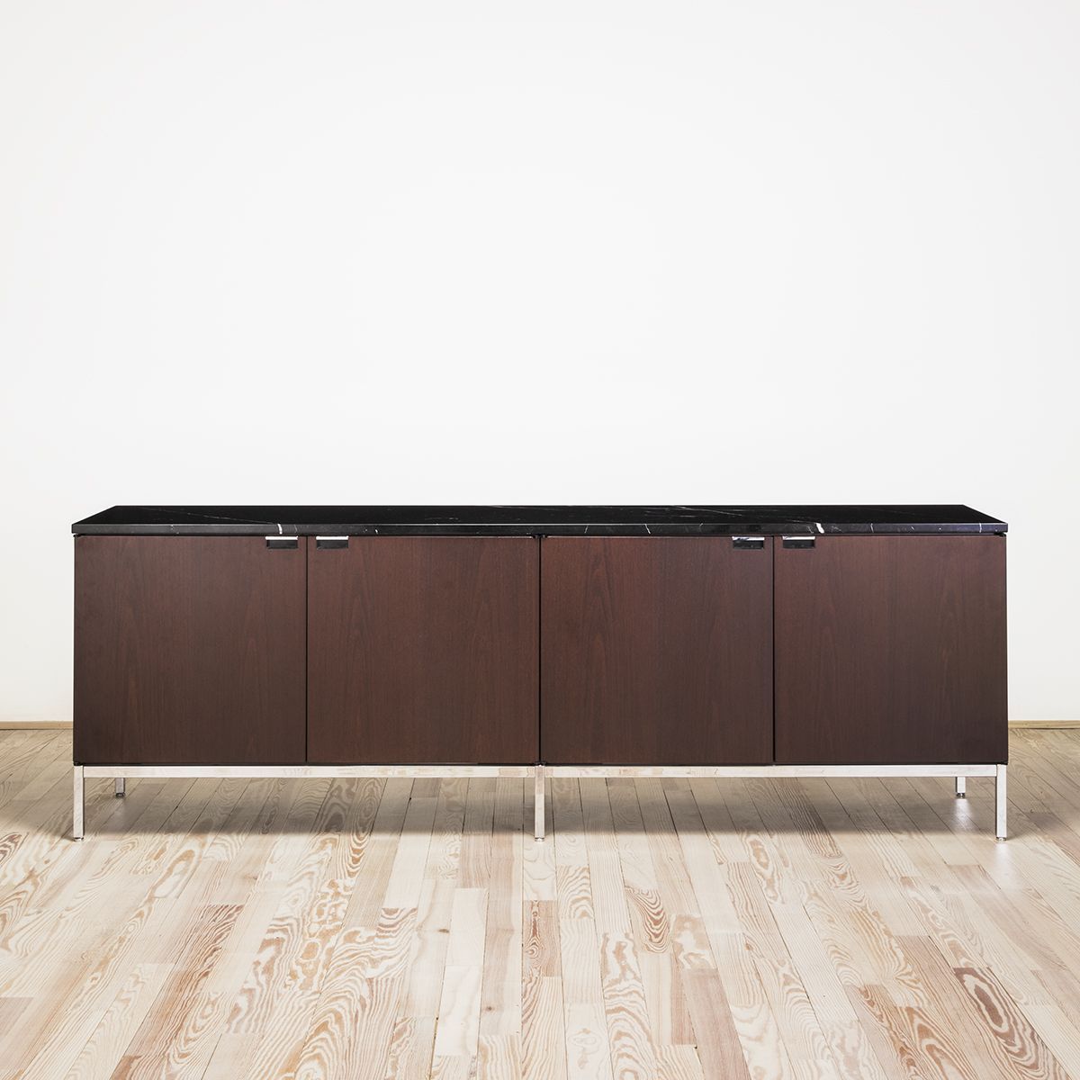 Aparador Florence Credenza diseñado por Florence Knoll - Knoll Aparador Florence Credenza Stock - Knoll