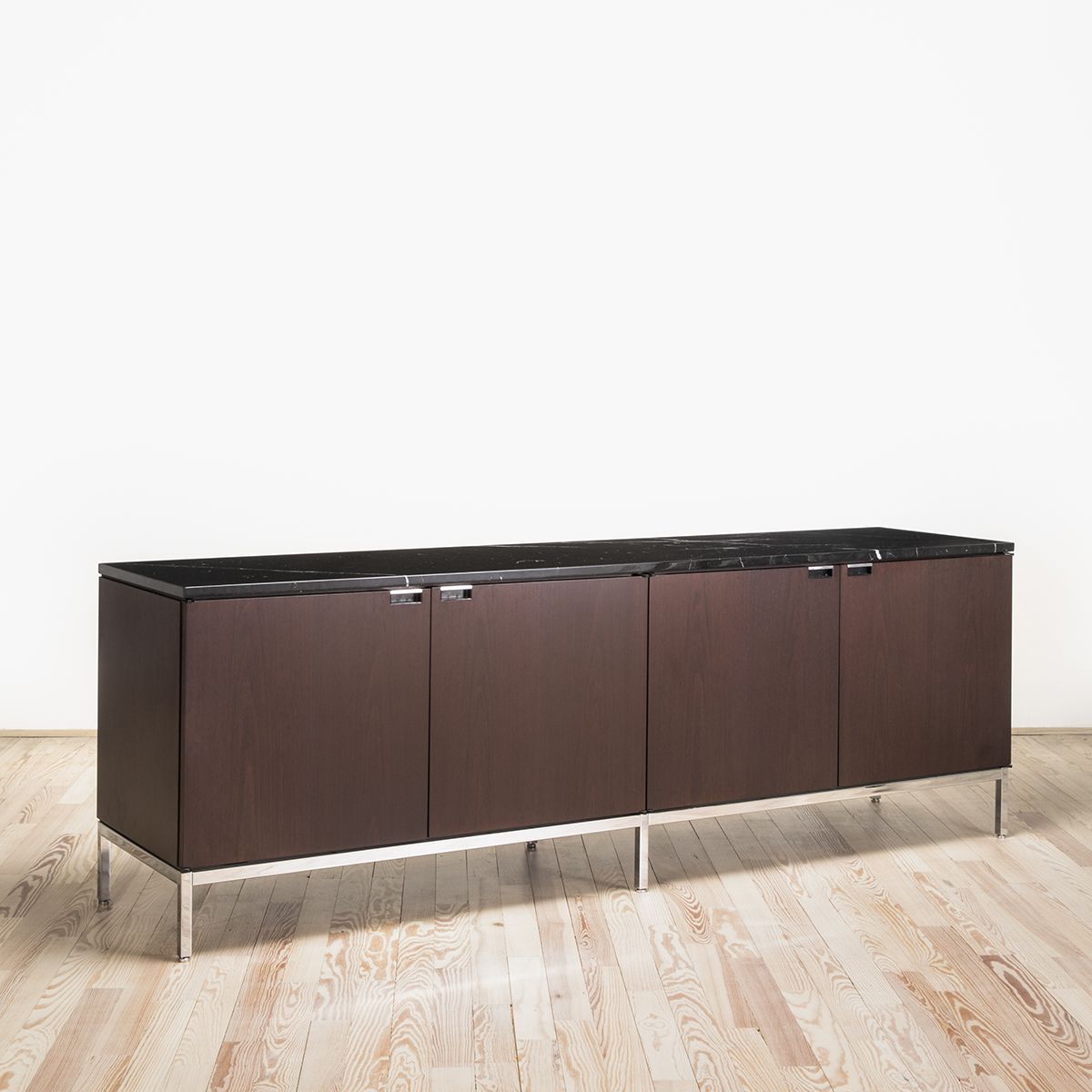 Aparador Florence Credenza diseñado por Florence Knoll - Knoll Aparador Florence Credenza diseñado por Florence Knoll - Knoll
