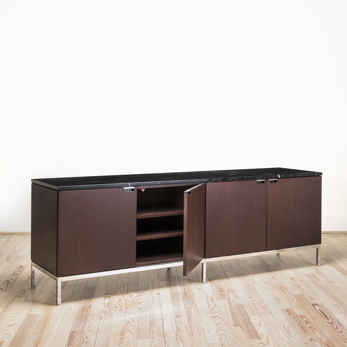 Aparador Florence Credenza diseñado por Florence Knoll - Knoll Aparador Florence Credenza diseñado por Florence Knoll - Knoll