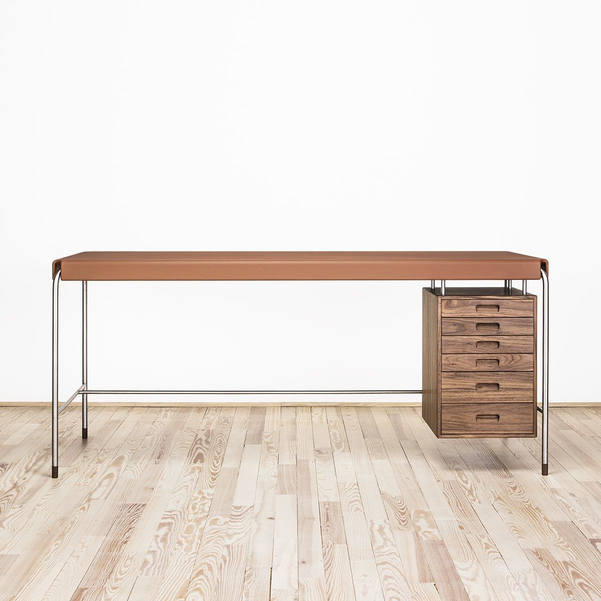 Escritorio AJ52 diseñado por Arne Jacobsen - Carl Hansen Escritorio AJ52 Society Table - Carl Hansen