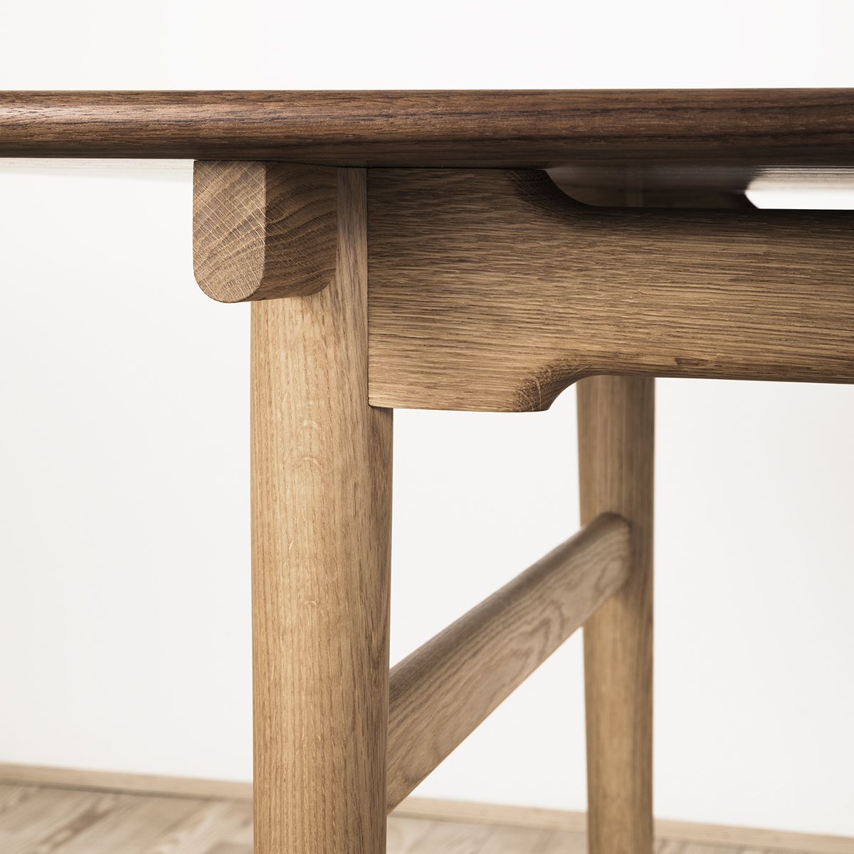 Mesa CH327 diseñada por Hans J. Wegner - Carl Hansen