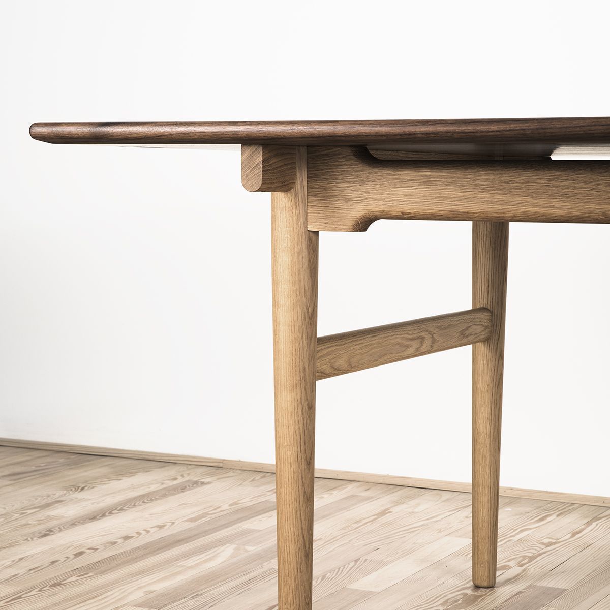 Mesa CH327 diseñada por Hans J. Wegner - Carl Hansen