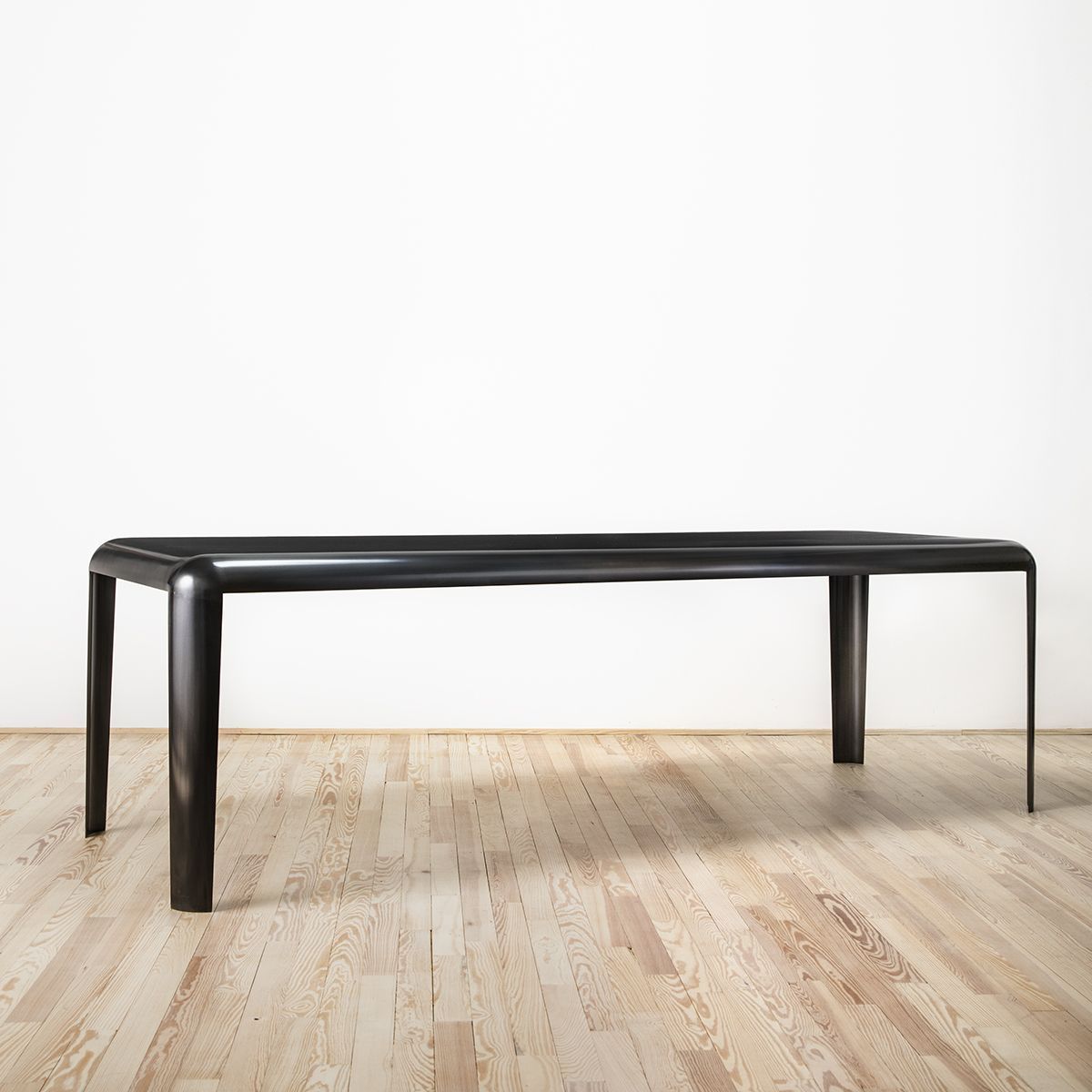 Mesa Ferro diseñada por Piero Lissoni - Porro