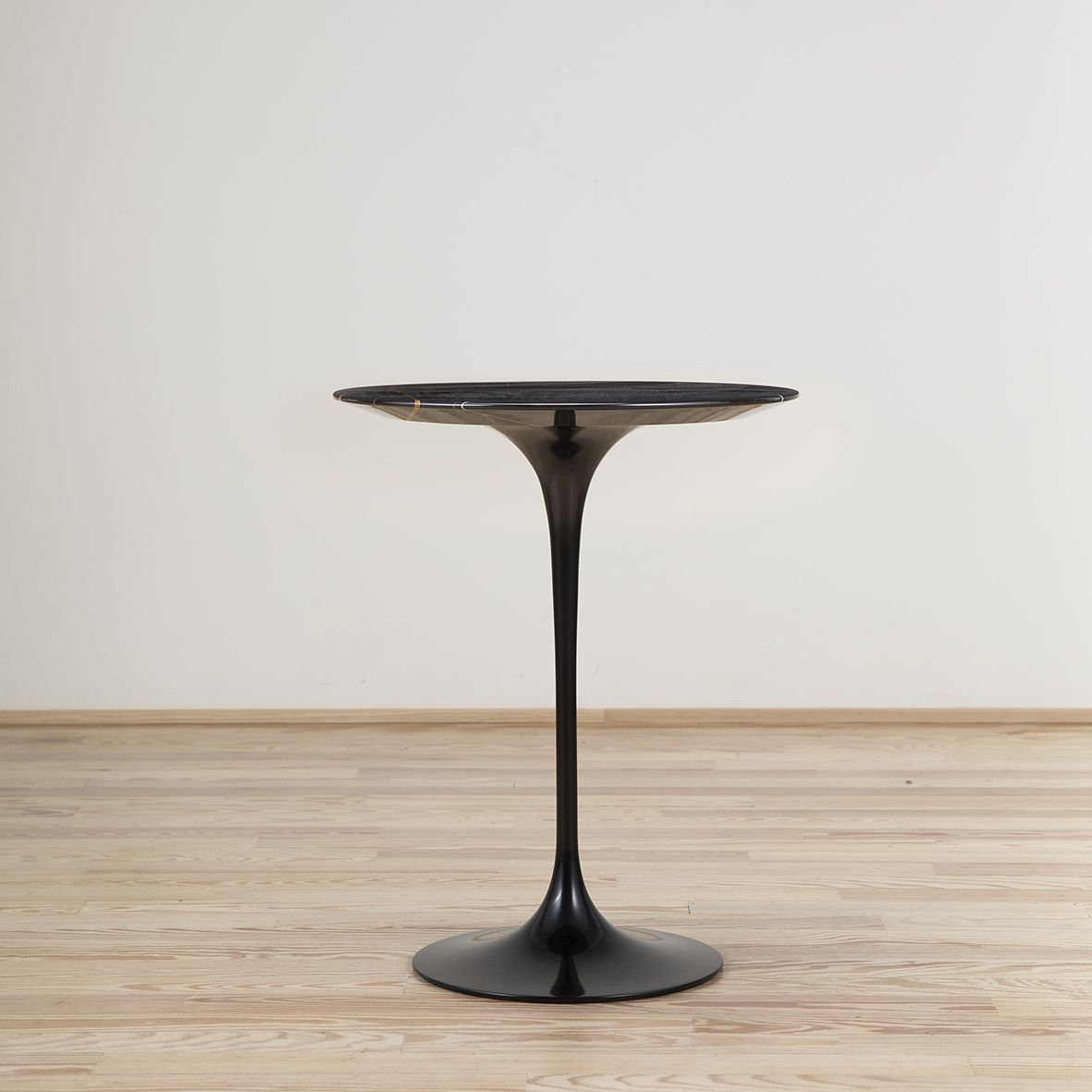 Mesa auxiliar Tulip Saarinen - Knoll Mesa auxiliar Tulip Saarinen 41 Mármol Sahara - Knoll (copia)
