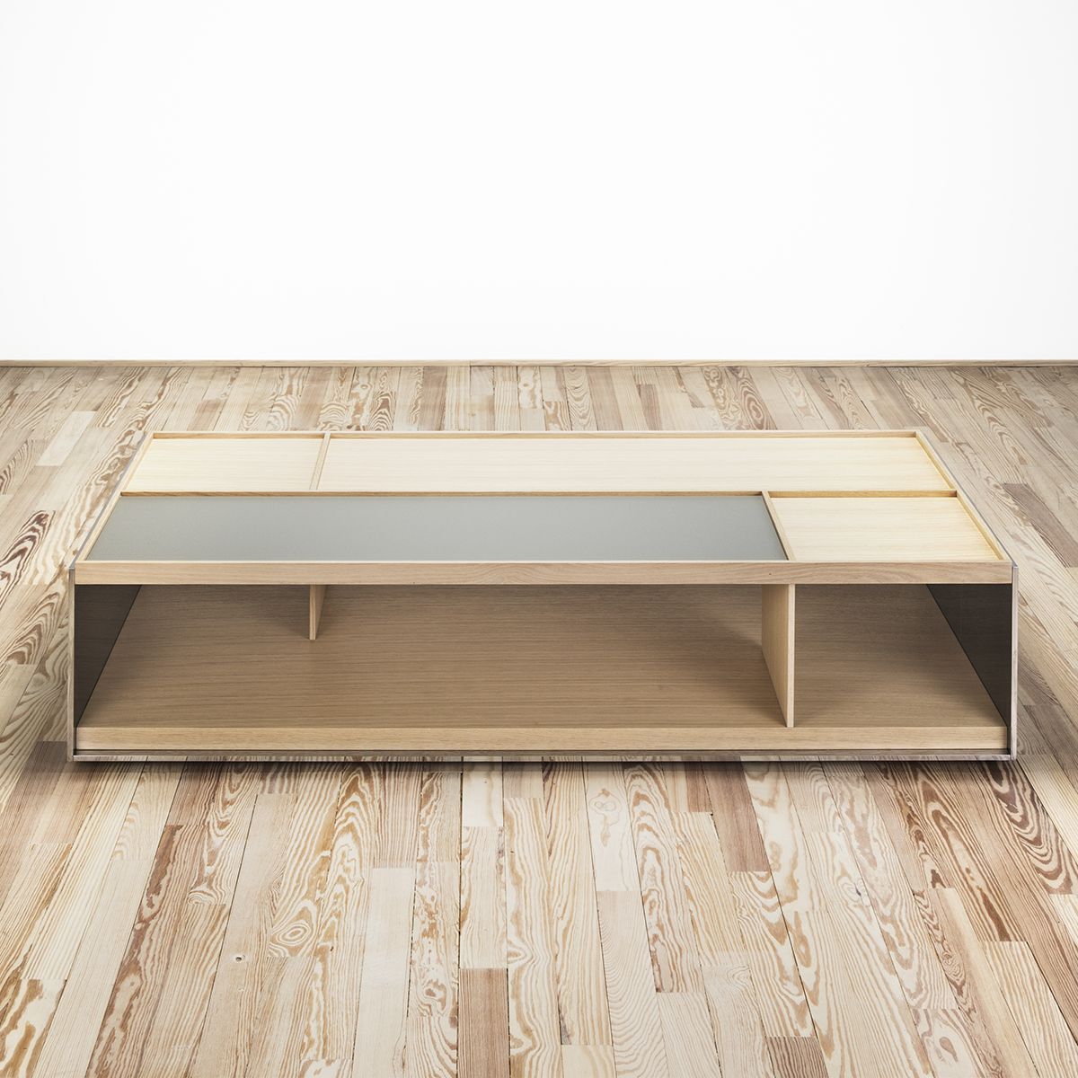 Mesita Surface diseñada por Vincent Van Duysen - B&B Italia Mesita Surface diseñada por Vincent Van Duysen - B&B Italia